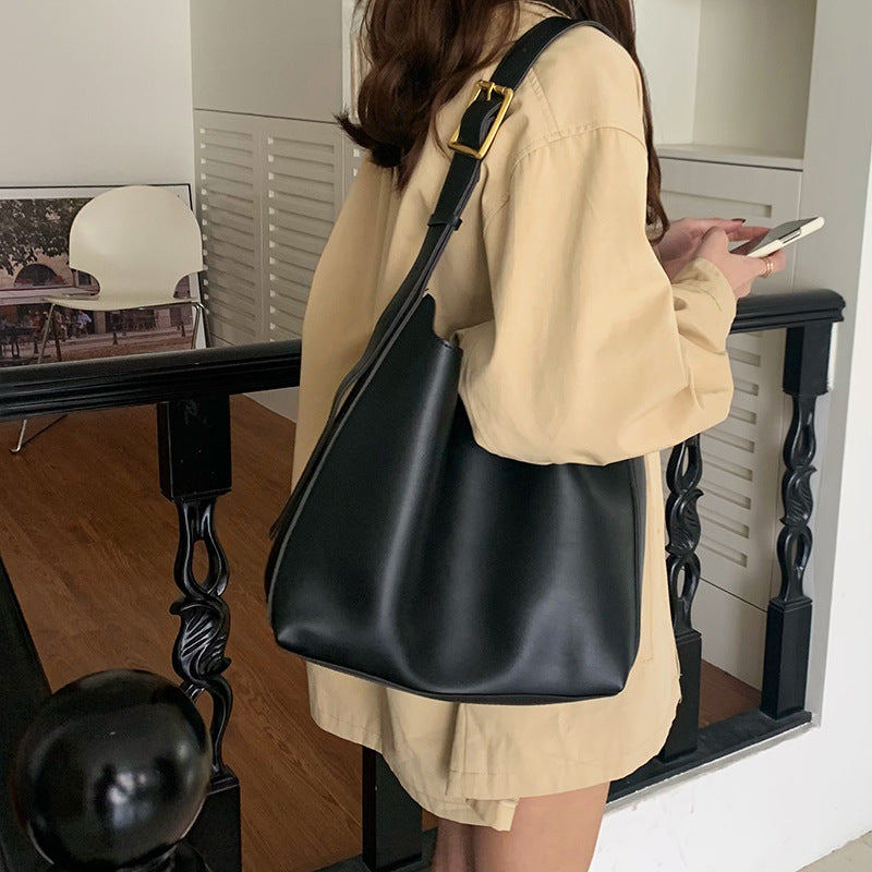 Spring large capacity bucket bag retro messenger bag tote bag