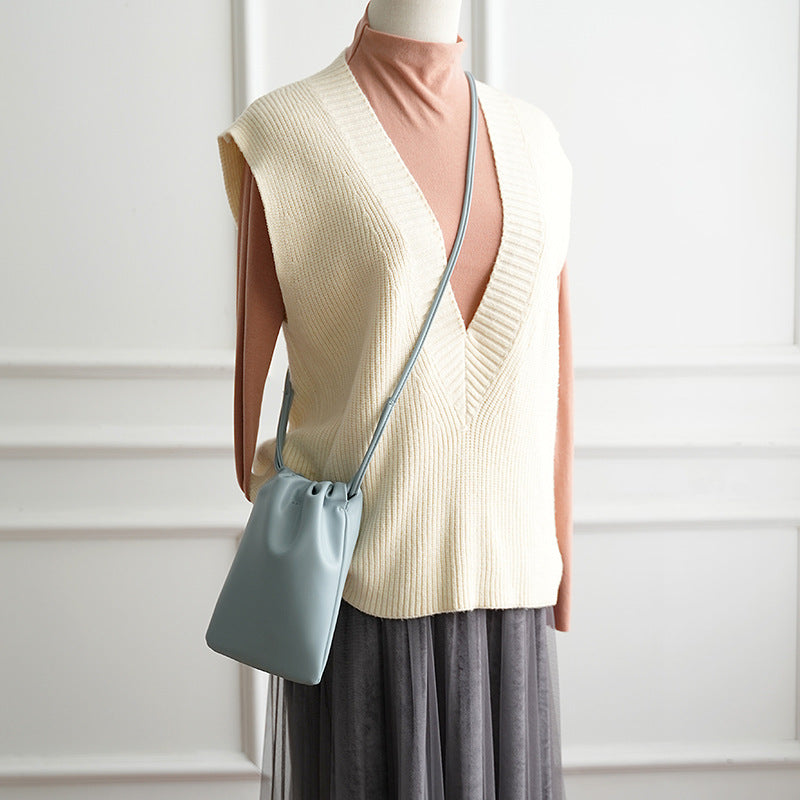 New mobile phone bag handbag fashion simple little blessing bag shoulder slung bucket bag.