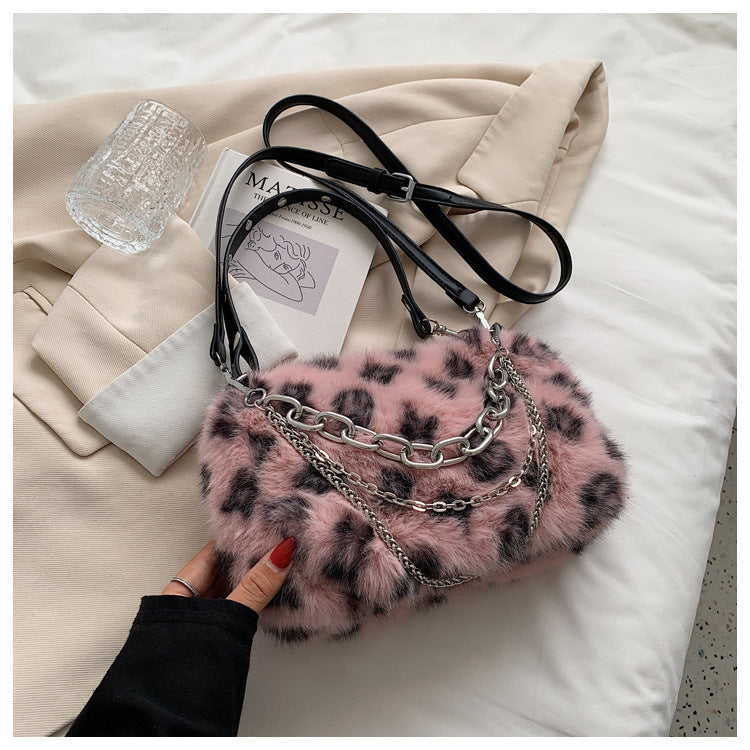 New Leopard plush chain baguette bag leisure soft shoulder underarm slung bag.