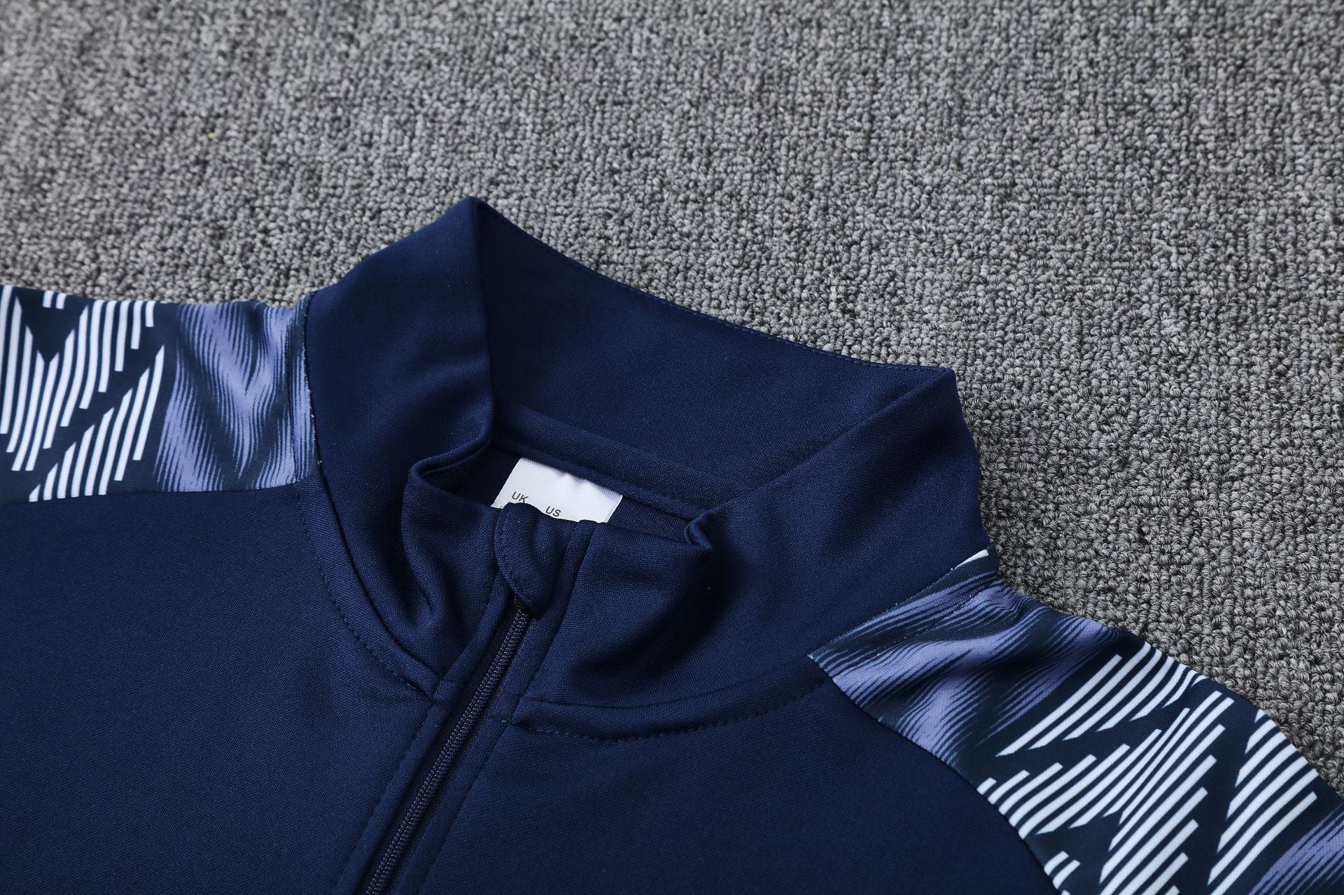 Half-zipper training suit in spring and autumn, long-sleeved slim exercise clothes, breathable quick-drying equipment.
