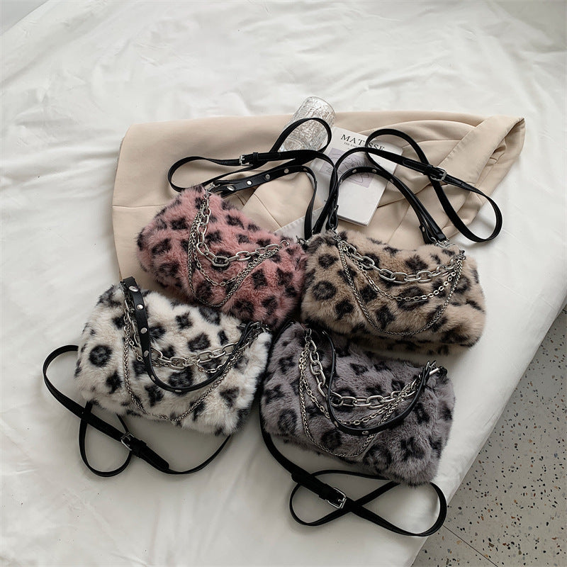 New Leopard plush chain baguette bag leisure soft shoulder underarm slung bag.